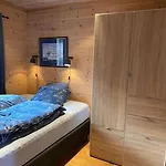 Moderne Rorbu Helt I Sjokanten Casa de Férias *