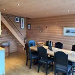 Moderne Rorbu Helt I Sjokanten Casa de Férias Hauge (Vestland)