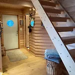 Moderne Rorbu Helt I Sjokanten Hauge (Vestland)