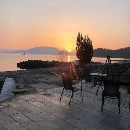 Moderne Rorbu Helt I Sjokanten Hauge (Hvaler)