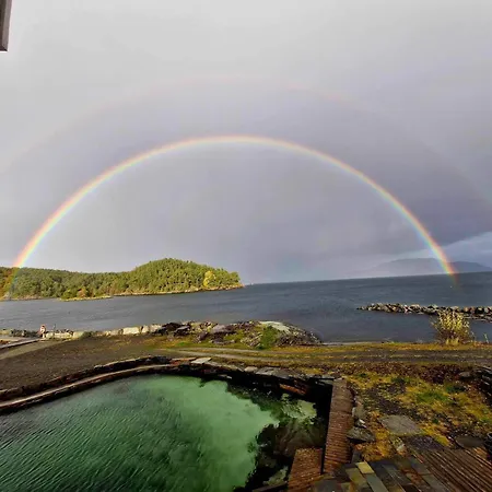 Moderne Rorbu Helt I Sjøkanten Feriehus Hauge (Vestland)