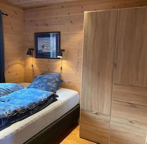 Moderne Rorbu Helt I Sjøkanten Feriehus *