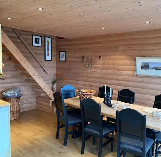 Moderne Rorbu Helt I Sjøkanten Feriehus Hauge (Vestland)