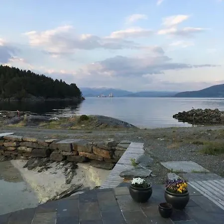 Moderne Rorbu Helt I Sjokanten Holiday home