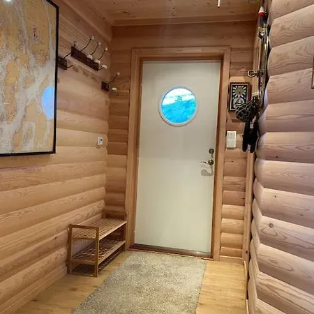 Holiday home Moderne Rorbu Helt I Sjokanten