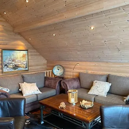 Moderne Rorbu Helt I Sjokanten Hauge (Vestland)