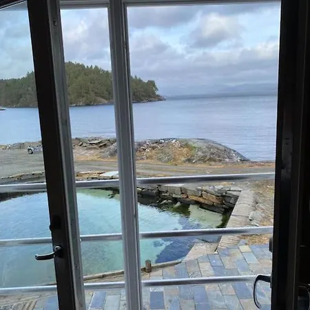 Moderne Rorbu Helt I Sjokanten Hauge (Vestland)