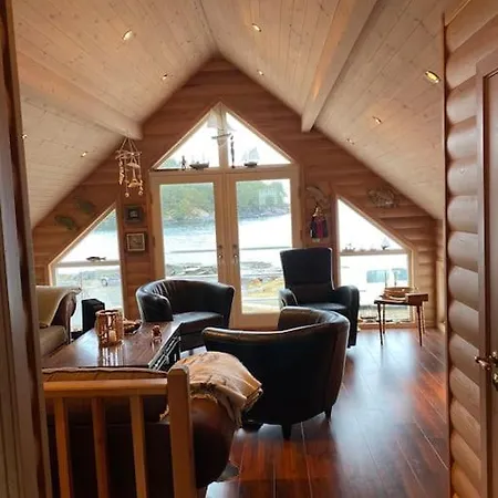 Holiday home Moderne Rorbu Helt I Sjokanten